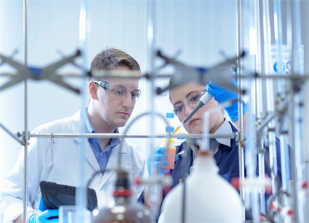 صنایع شیمیایی در ایالات متحده 25 درصد از تولید ناخالص داخلی این کشور را تشکیل می دهد.
